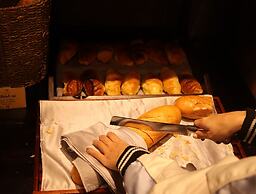 Amanaki Saigon Boutique Hotel