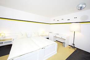 Arena Lodge