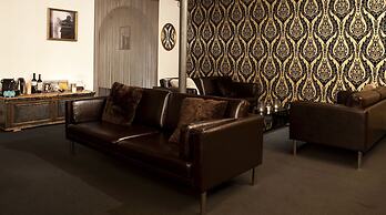 Arena Lodge