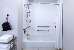 Holiday Inn Express Hotel & Suites PORT ARTHUR by IHG