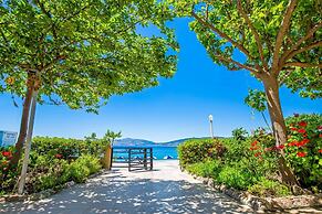 Haraki Mare Studios & Apartments