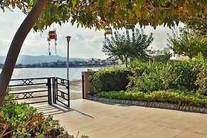 Haraki Mare Studios & Apartments