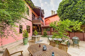 Kaucuk Hotel