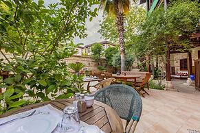 Kaucuk Hotel