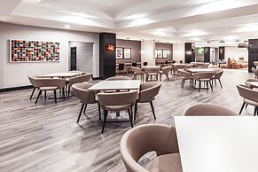 Holiday Inn Hotel & Suites Tulsa South by IHG
