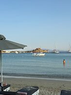 Acrogiali Beachfront Hotel