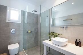 Acrogiali Beachfront Hotel