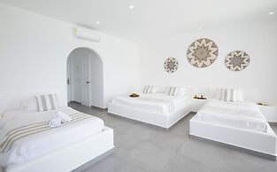 Acrogiali Beachfront Hotel