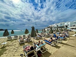 Acrogiali Beachfront Hotel