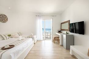 Acrogiali Beachfront Hotel