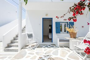 Acrogiali Beachfront Hotel