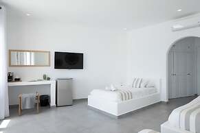 Acrogiali Beachfront Hotel