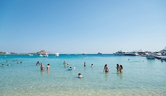 Acrogiali Beachfront Hotel