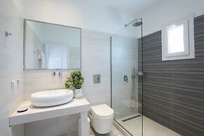 Acrogiali Beachfront Hotel