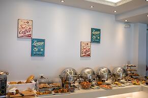 Acrogiali Beachfront Hotel