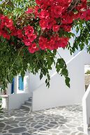 Acrogiali Beachfront Hotel