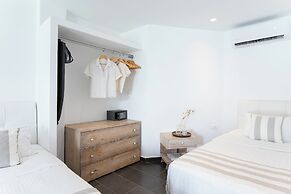 Acrogiali Beachfront Hotel