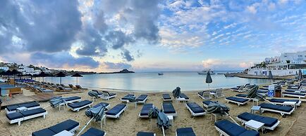 Acrogiali Beachfront Hotel