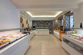 Acrogiali Beachfront Hotel