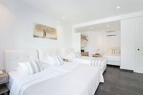 Acrogiali Beachfront Hotel