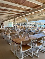 Acrogiali Beachfront Hotel