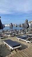 Acrogiali Beachfront Hotel