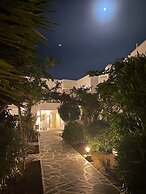 Acrogiali Beachfront Hotel