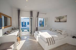 Acrogiali Beachfront Hotel