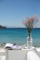 Acrogiali Beachfront Hotel