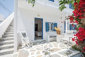 Acrogiali Beachfront Hotel