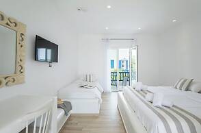 Acrogiali Beachfront Hotel