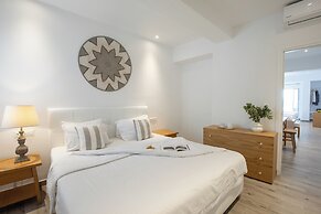 Acrogiali Beachfront Hotel