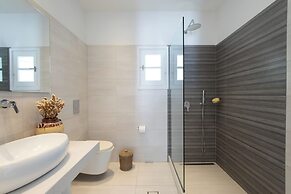 Acrogiali Beachfront Hotel