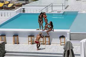 Acrogiali Beachfront Hotel