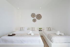 Acrogiali Beachfront Hotel