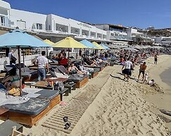 Acrogiali Beachfront Hotel