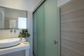 Acrogiali Beachfront Hotel