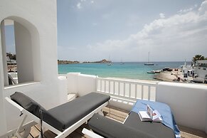 Acrogiali Beachfront Hotel