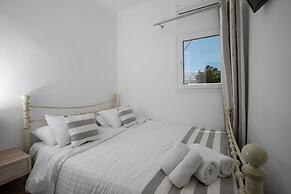 Acrogiali Beachfront Hotel