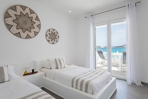 Acrogiali Beachfront Hotel