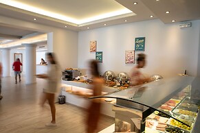 Acrogiali Beachfront Hotel