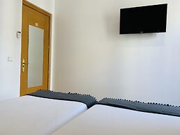 Super Balmes Guest House