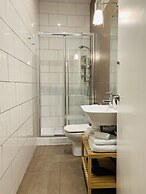 Super Balmes Guest House