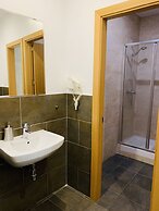 Super Balmes Guest House