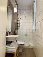 Super Balmes Guest House