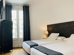 Super Balmes Guest House