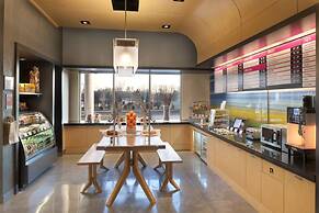 Aloft Charlotte Ballantyne