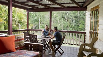 Glass House Mountains Ecolodge