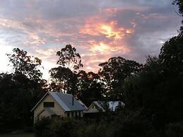 Glass House Mountains Ecolodge