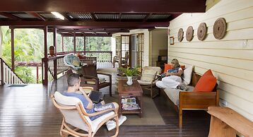 Glass House Mountains Ecolodge